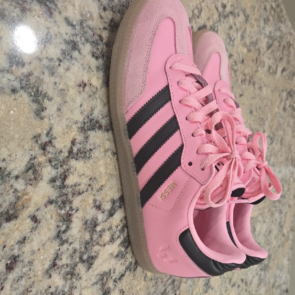 Messi Edition Adidas Pink Samba Sneakers.  Childrens Size 6/Womens Size 8. - Picture 3 of 8
